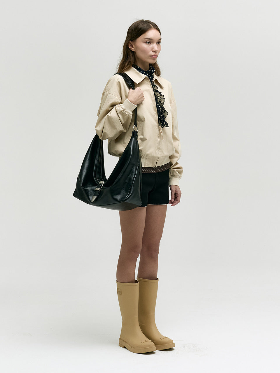 BELTED HOBO_black glossy plain